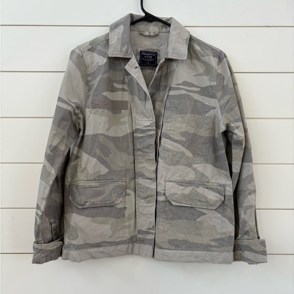Abercrombie & Fitch Jackets & Blazers - Abercrombie & Fitch Women’s Camo Jacket